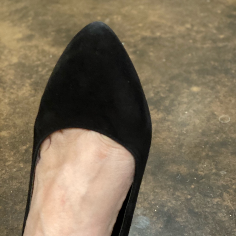 BCBG Beautiful😍 black suede leather wedges in great condition only wore once!